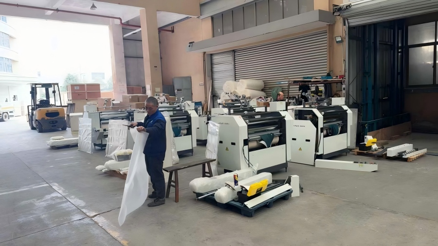 Νέα Star YFMB-950B Split Semi-Auto Laminating Machines συσκευάζονται και προετοιμάζονται για αποστολή στην Αίγυπτο!