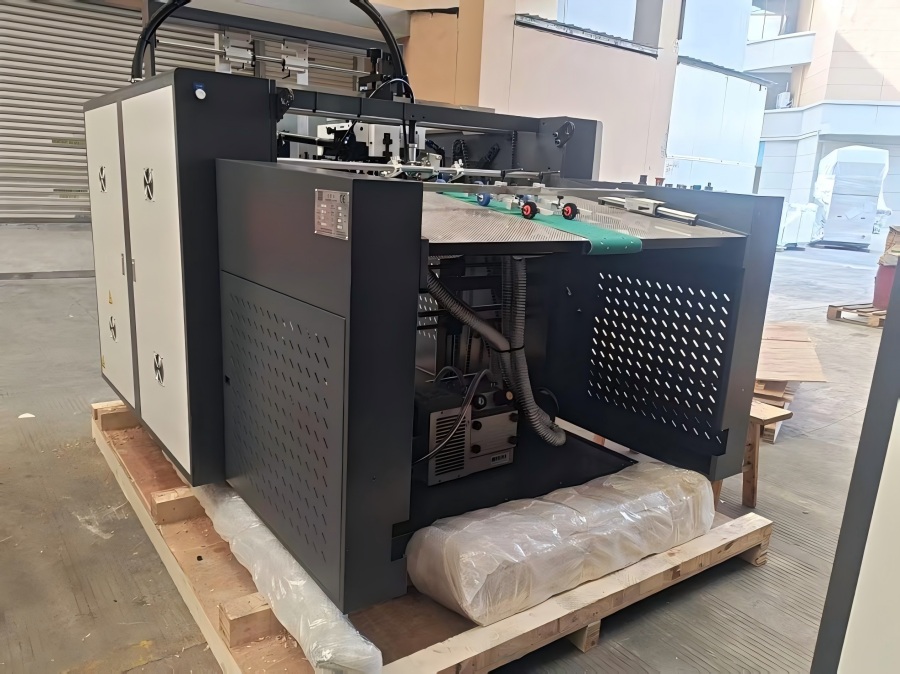 Η νέα αυτόματη μηχανή πλαστικοποίησης υψηλής ταχύτητας Star YFMD-1050 πρόκειται να αποσταλεί στη Βραζιλία!