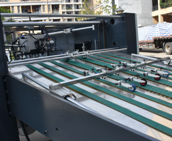Automatic high-speed water based coating machine