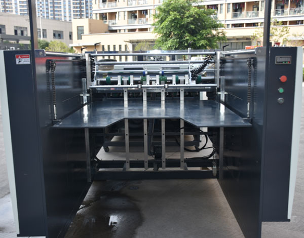 Automatic high-speed water based coating machine